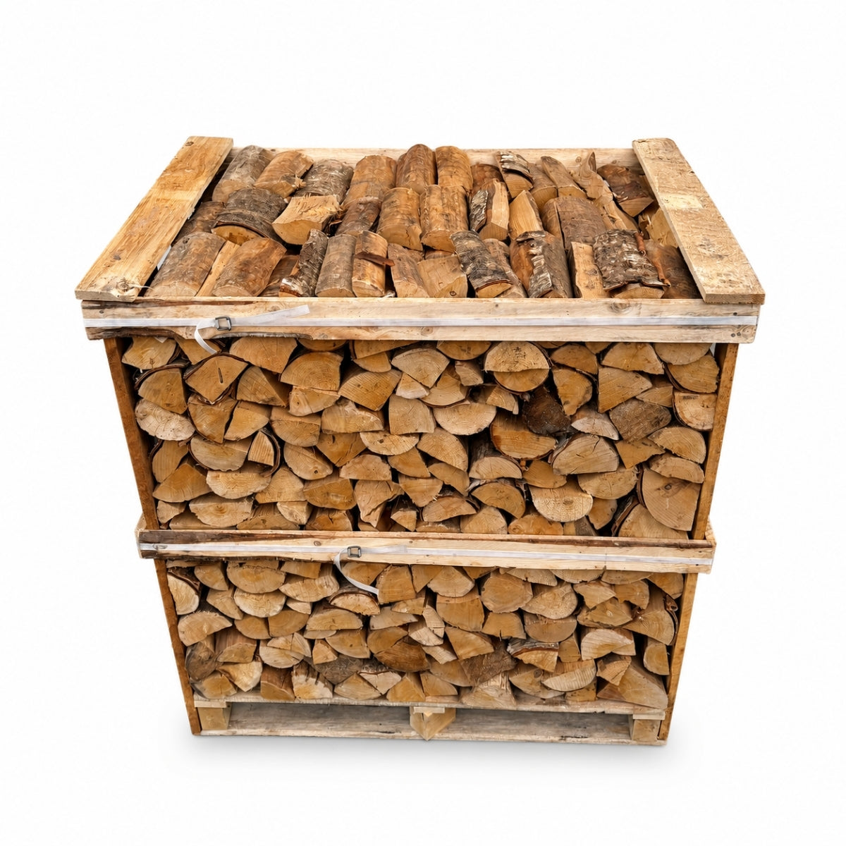 Krat met 1 m³ ovengedroogd berken haardhout op witte achtergrond – schuin bovenaanzicht